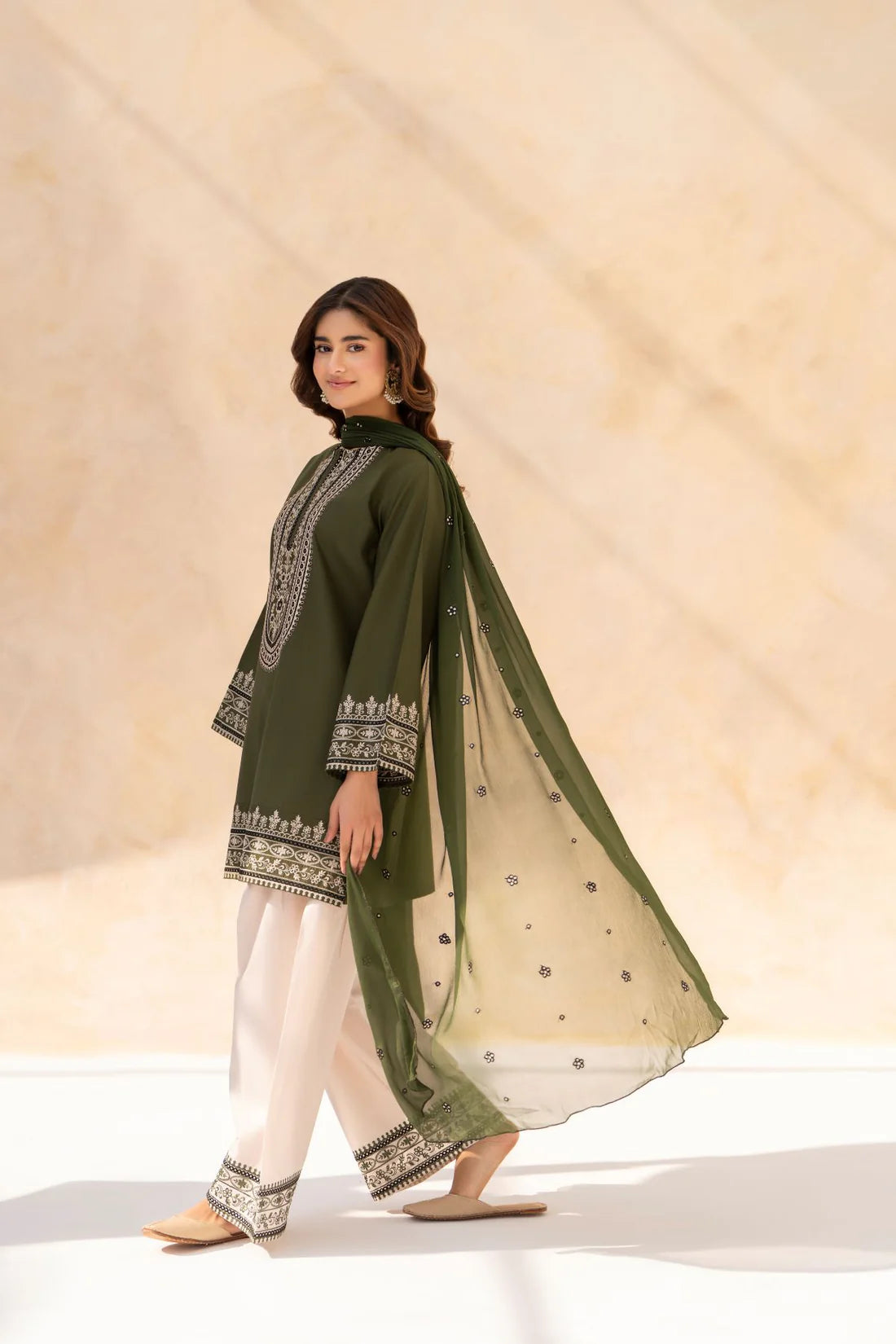 Rang-e-Zaitoon  3pice  suit fbric periumum  cotton Dupata shifon
