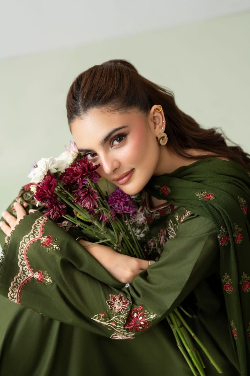 Lawn Cotton Fabric 3-Piece Stitched Sui